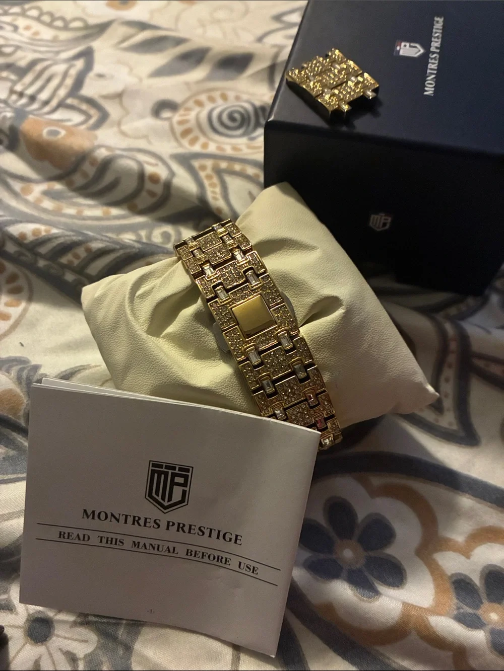 Montres Prestige striking gold